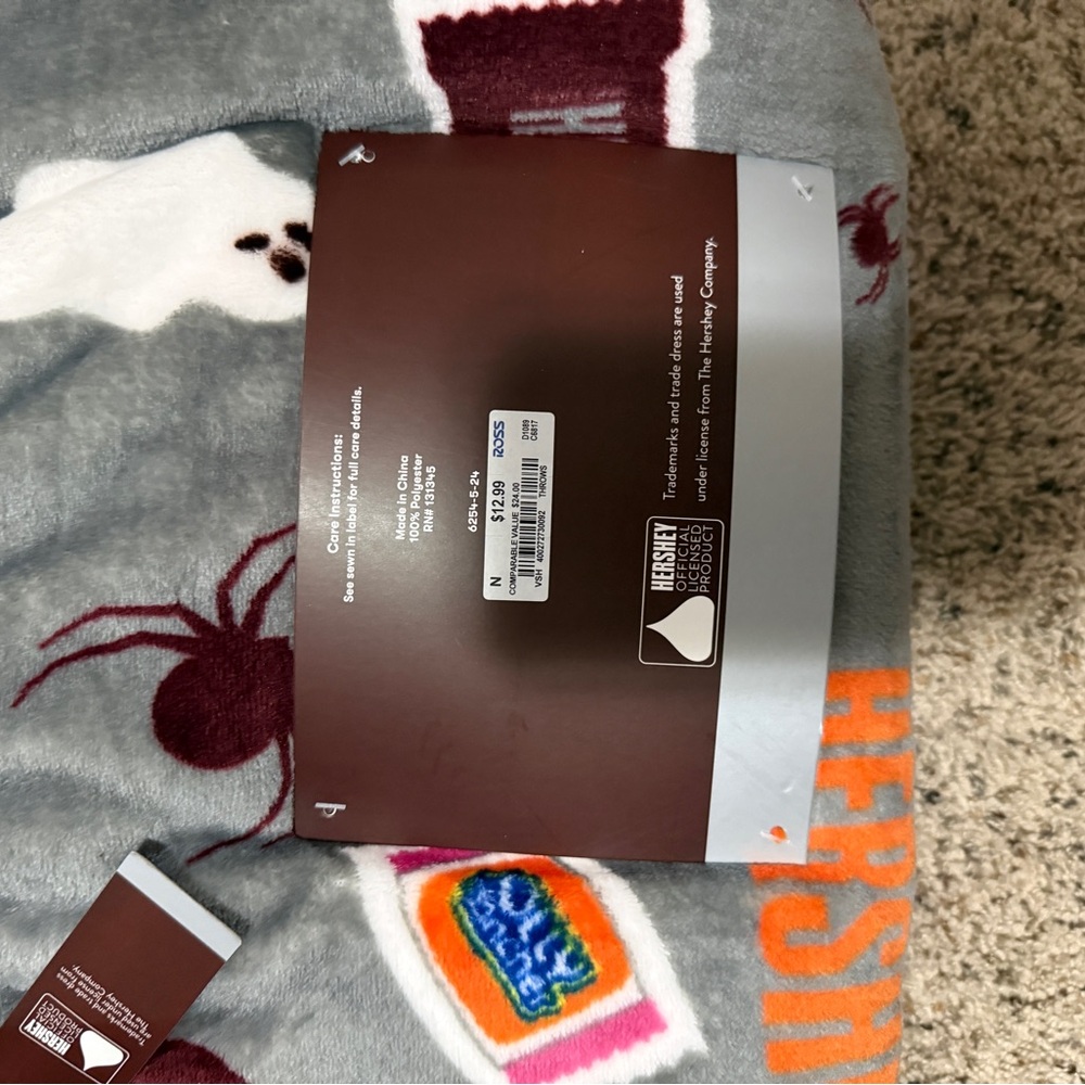 Viral 2024 Hershey's Halloween Plush Fleece Throw Blanket 60x70” - Picture 3 of 3